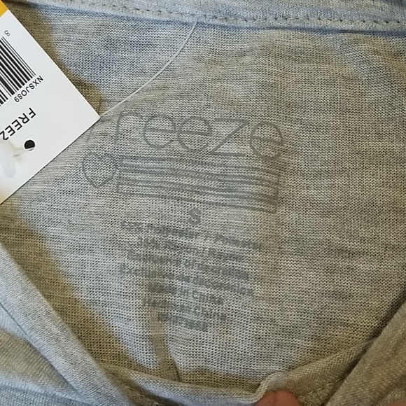 🇺🇦 NWT High low graphic shirt Size Small - Picture 5 of 5